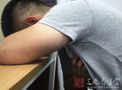 一般表现为左胸压榨痛、闷痛、隐痛等