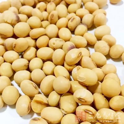 大豆中丰富的卵磷脂可以降低血液中的胆固醇