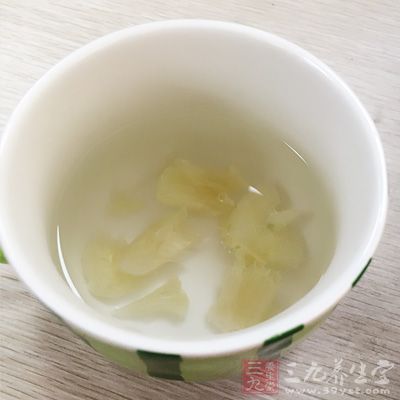 多饮水，以补充因吐泻损失的水和盐