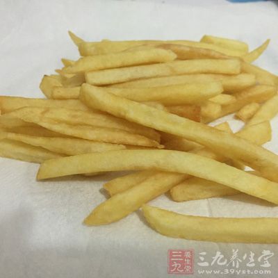 油炸食品热量高，含有较高的油脂和氧化物质，经常进食易导致肥胖