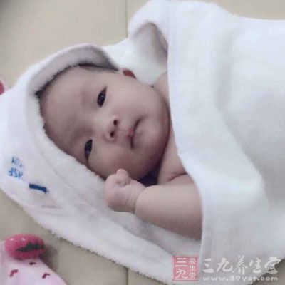 “日光浴”或诱发日光性皮炎 “日光浴”或诱发日光性皮炎