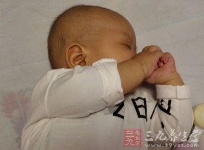 清洁的、浅表的又正在流血的小伤口用创可貼