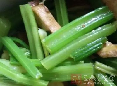 吃芹菜、豆制品等