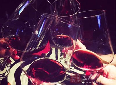 感冒者喝酒会加重病情 感冒者喝酒会加重病情