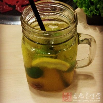 經(jīng)常喝乳酸飲品對治療狐臭還是很有效果的