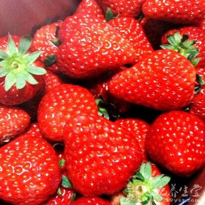 草莓美白保湿使肌肤更有弹性