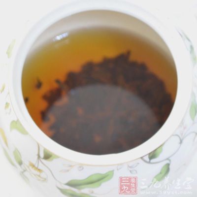 吃火锅或是烧烤时总喜欢来上一点凉茶下下火