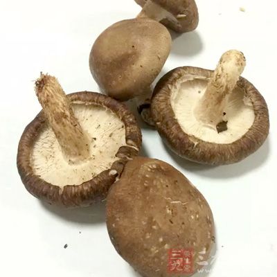 香菇提前2小时用温水泡开