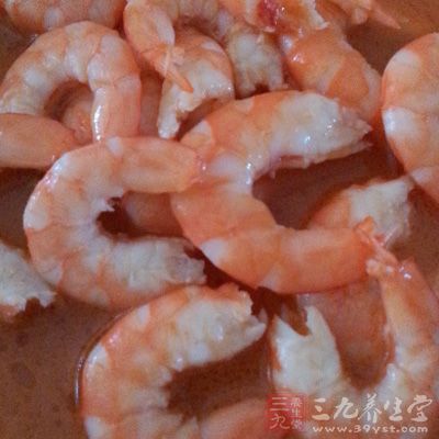 生魚(yú)肉200克，時(shí)蔬(品種可任選)300克，云吞皮(即餛飩皮)10張，豬肉蓉50克，蝦仁30克