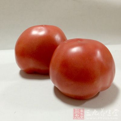 豬頭肉半斤，西紅柿1個(gè)，蒜薹，辣椒