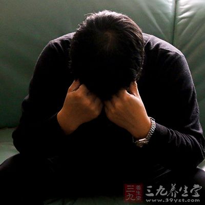 工作中经常出现头晕、耳鸣等现象，有时甚至会突然晕倒。