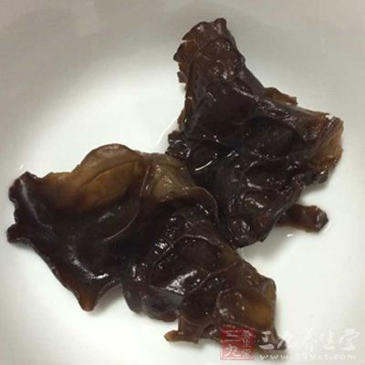 脾虛的人就不要吃涼拌木耳，就要吃煮熟、爛透