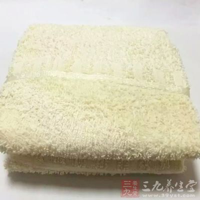 再沒有就直接用熱毛巾敷