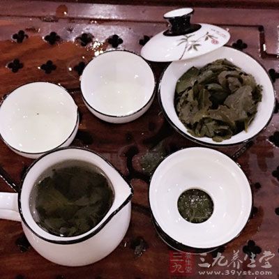 如果是小中风，建议多休息，喝茶，并即刻采取治疗。因为这种症状会极大地增加未来患严重中风的风险。高血压和糖尿病患者尤其要注意，紧急治疗关键。