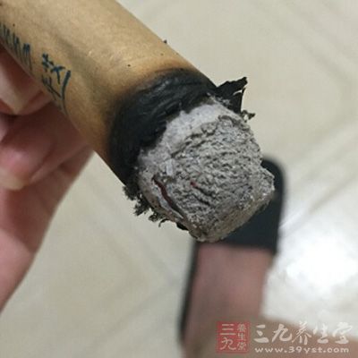 除了三伏贴，还有三伏天灸，三伏天拔火罐、穴位注射、隔姜灸、艾灸等等