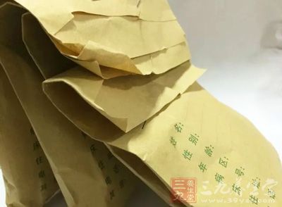  威灵仙40克，加水500毫升，浓煎去渣