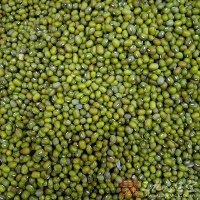 绿豆可解百毒，能帮助体内毒物的排泄