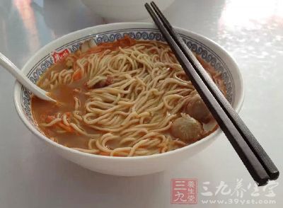 或出现易饥、易饱的症状 或出现易饥、易饱的症状