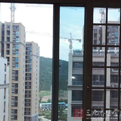 一般城市的居室内每立方厘米空气中只含有负离子40～50个