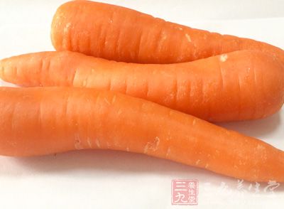 冬吃萝卜夏吃姜，是利用了这两种食品的寒热性