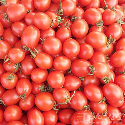 番茄红素是类胡萝卜素的一种，其抗氧化能力是胡萝卜素的3.2倍