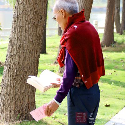 早上起床后可以找一处空气清新的地方做做深呼吸 早上起床后可以找一处空气清新的地方做做深呼吸