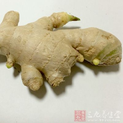 将生姜去皮洗净切片