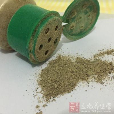 水豆粉15g，胡椒粉1g，精盐少许