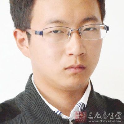 一个大男人买什么护肤品？