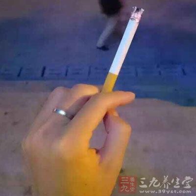 几乎所有脸上爱起包的男士都或多或少的有熬夜、抽烟、饮酒