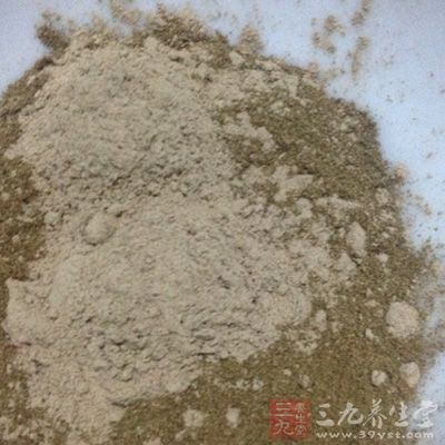 白芷粉1茶匙、白茯苓2茶匙、白芨1茶匙、芦荟鲜汁、蜂蜜或牛奶适量