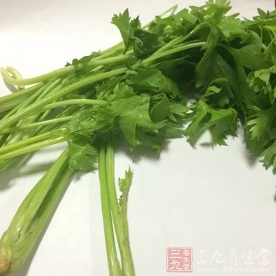 黄牛肉、芹菜、青红、尖椒、蒜、姜、生抽、淀粉