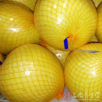 柚子:性酸,味寒,可治纳少、口淡 柚子:性酸,味寒,可治纳少、口淡