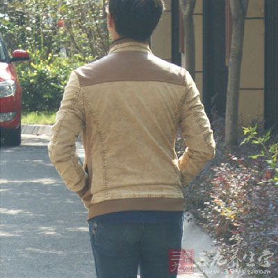 多发于年龄间于15岁到34岁的男性。 多发于年龄间于15岁到34岁的男性。