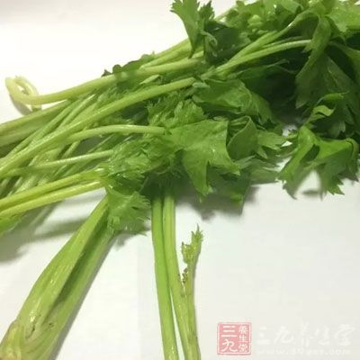 芹菜炒墨鱼