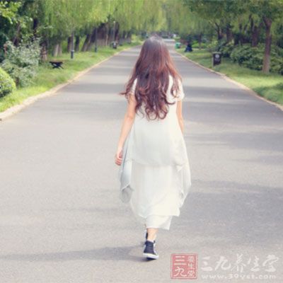 女人陰腫甘菊苗搗爛煎湯先熏后洗