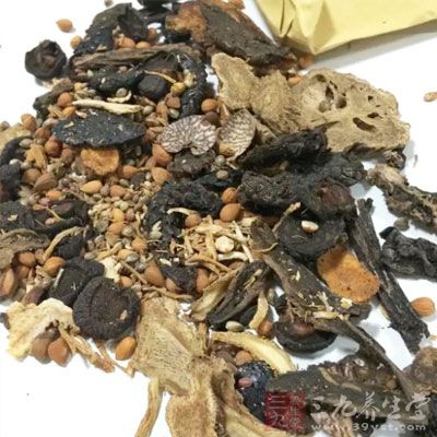 同时配合清热利湿、活血化瘀之中药