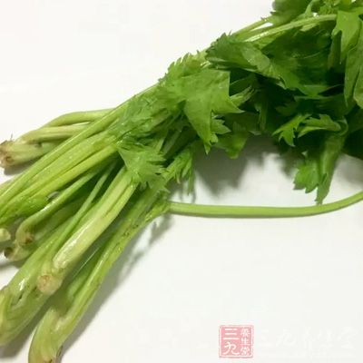 南极虾，芹菜，葱，姜，蒜，香叶，香辣酱，豆瓣酱，豆豉，辣椒油，鸡精，糖