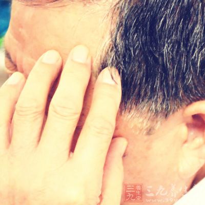 對(duì)于老年人、小孩由于體質(zhì)薄弱，易于感風(fēng)受寒感冒