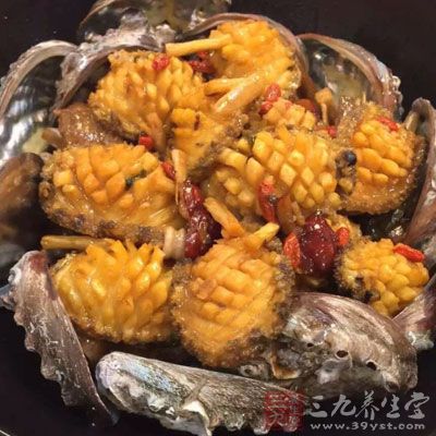 多食海鲜、豆制品、鱼虾等助阳填精食品，增强体质。