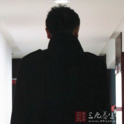 患者取仰卧式，闭目，全身放松