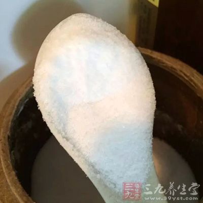 科学的每天摄盐量应该控制在 6 克以内,而其中有 3 克可以直接从日常食物中获得 科学的每天摄盐量应该控制在 6 克以内,而其中有 3 克可以直接从日常食物中获得