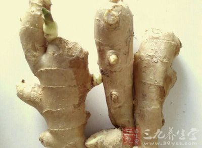 生姜5钱，水半碗煎开加入红塘服下