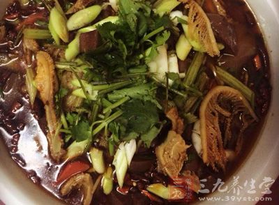 鲜猪肚一只，益智仁九至十五克