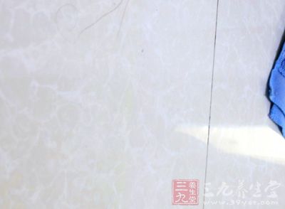 地板用这种颜色全家不愁钱 地板用这种颜色全家不愁钱