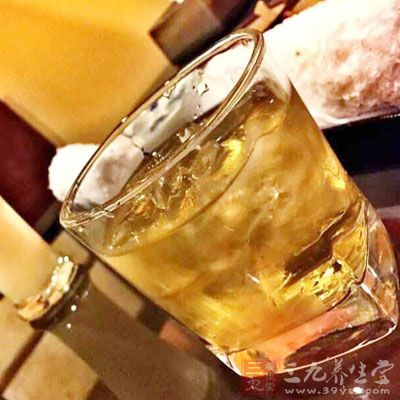 酒精会致使身体水份不足 酒精会致使身体水份不足