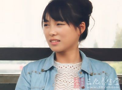 早晨起床后脸部浮肿