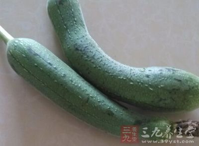 絲瓜具有通乳的療效。將絲瓜絡(luò)和肉湯燉煮，不僅可以通乳