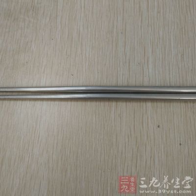 患有花芬癥，會(huì)對(duì)金屬等物品過(guò)敏