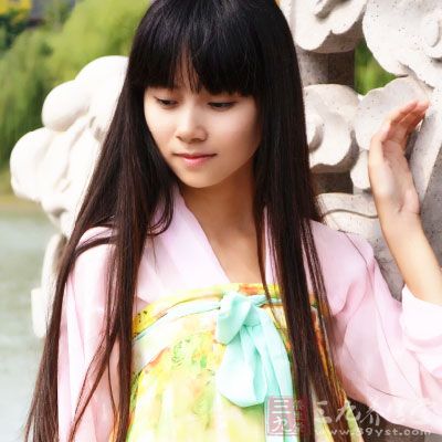 平常就要学习控制情绪，可以利用芳香疗法来放松及运用呼吸法来镇静精神。